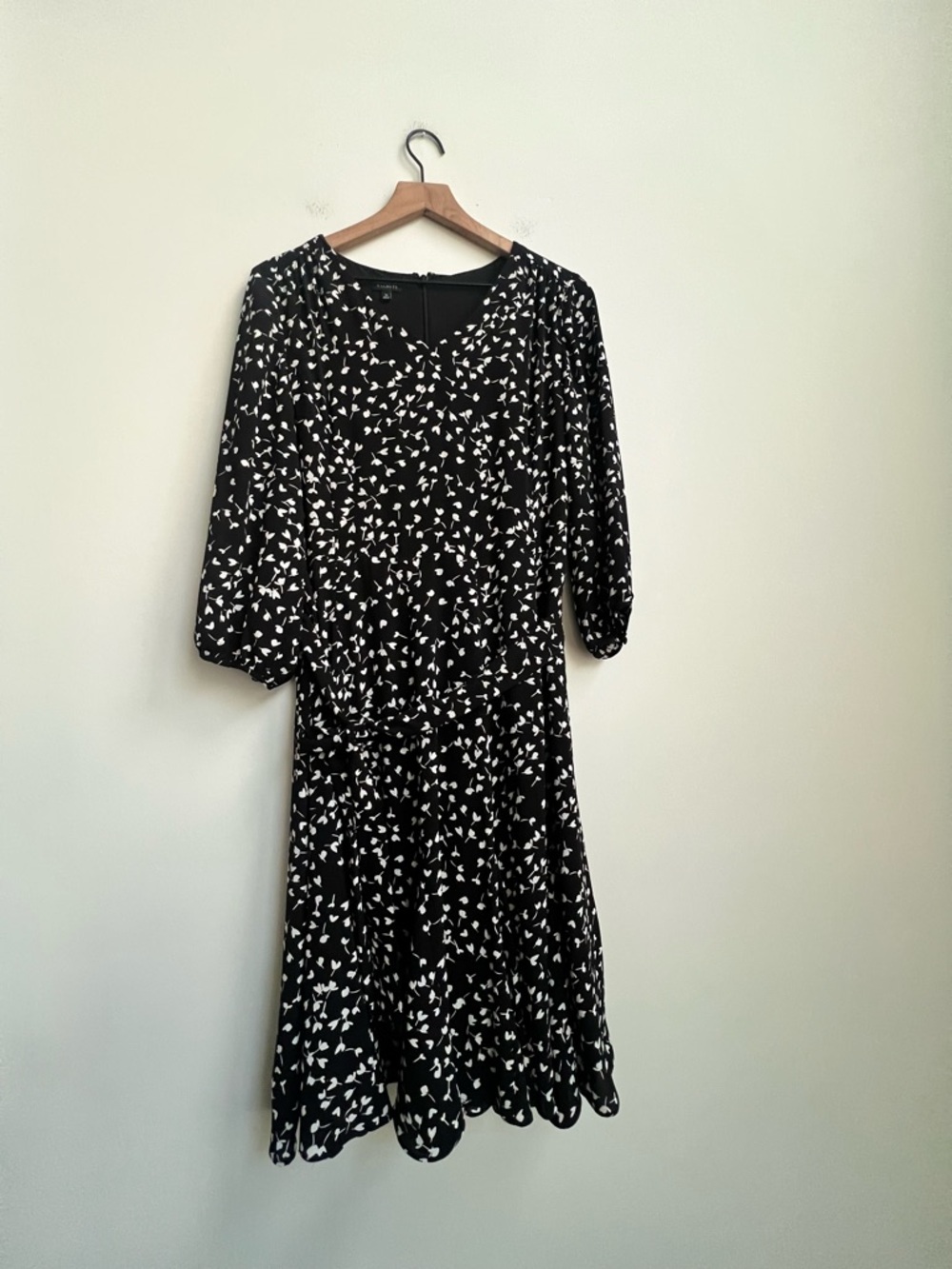 Talbots Floral Fit And Flare Dress Black Feminine Office 10 Classic Sophisticate - Picture 4 of 14